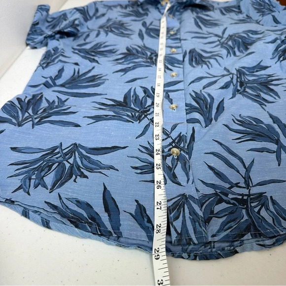 Travis Mathew Short Sleeve Button Up Shirt Medium Blue Tropical Leaf Print Golf - Picture 6 of 10